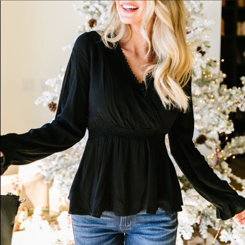 Wrap up the year in style Blouse👚 sz S NWT